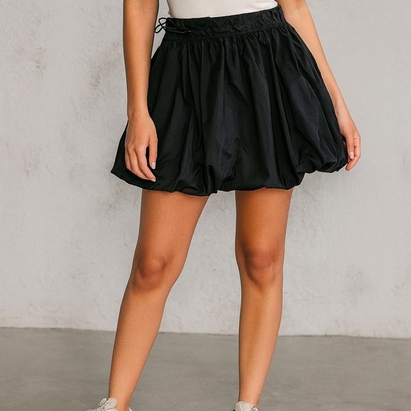 H&M Dresses & Skirts - H&M Woman’s Black Ruffled Skirt Size Medium